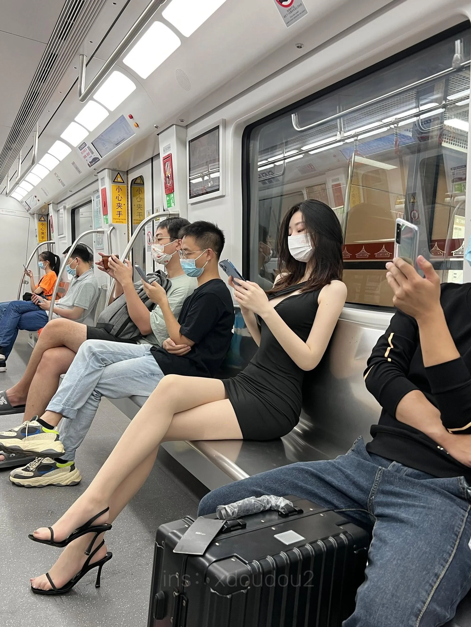 是小逗逗 – NO.007 30粉丝著名美团外卖媛网红模特 全量资源 极品露脸大长腿顶级露出专家 [309P]插图5